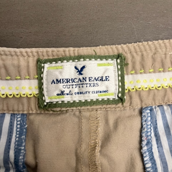 American Eagle 🦅 Khaki Shorts ◇ Size 2 - Picture 5 of 5